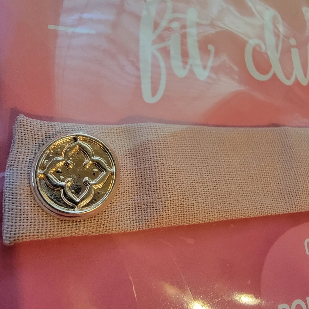 PoppyClip: Fit clip: dusty rose knit with gold tone hardware - Picture 2 of 3